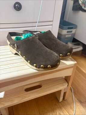 NWOT Tory Burch Women’s Blythe Classic Brown Suede Studded Clogs